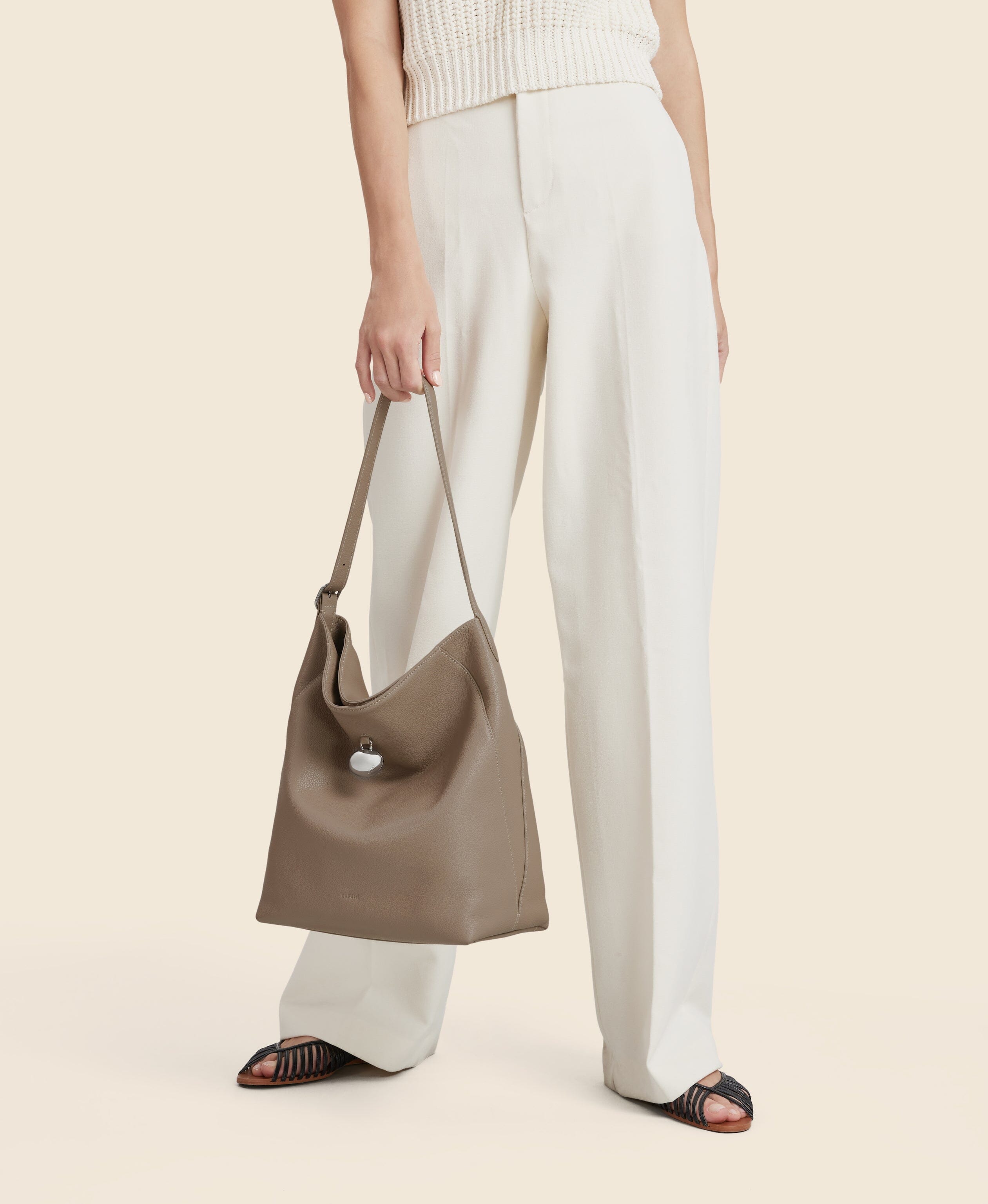 Everlane Made in Italy outlets Boss Pebbled Sandstone Leather Hobo Bag XL size