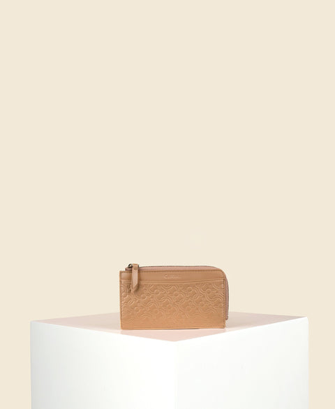 Cafuné C-Lock L-Zip Cardholder - Camel front view